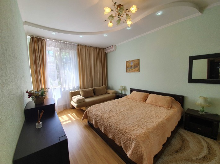 Здаю в оренду  3-х комн кв, Є. Коновальця 32-Б,ліфт-паркінг, генератор - фото 1