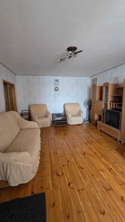Сдаётся в Аренду  большая 2к. квартира+ паркоместо, Солнечный, Центр. - фото 1
