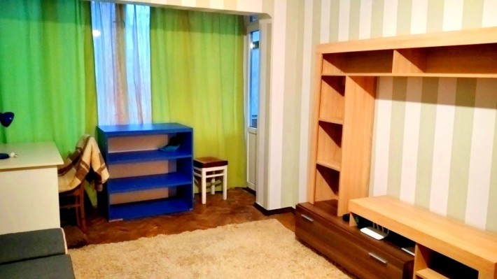 РУСАНОВКА.М."Левобережная".Сдам 1 к. квартиру.4 ЭТАЖ. Газ. - фото 1