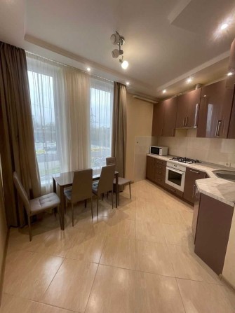 Здається простора, світла 2-кімнатна квартира, вул. Зелена, 269М - фото 1