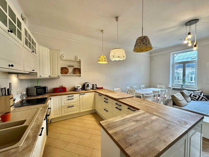 Оренда 2 кім квартири по вул. М. Грушевського (150 м.кв.) - фото 1