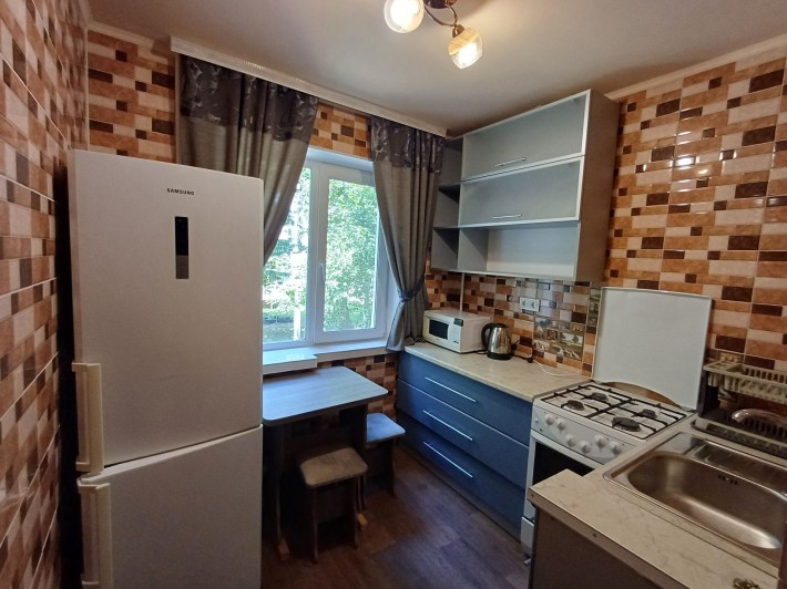 Сдам 2 к кв 2/5 в центре Хтз, проспект Александровский 168 - фото 1
