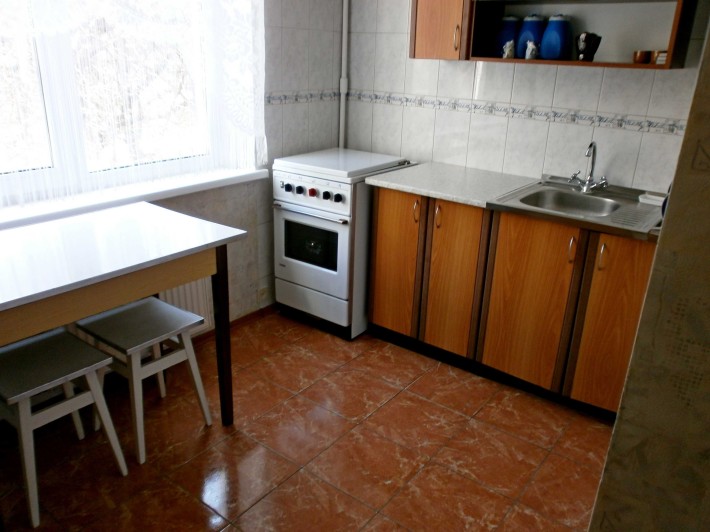 Сдам 1 к кв у м. Холод Гора на ВТОРОМ этаже. Бойлер + в кв ГАЗ. - фото 1