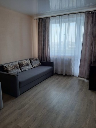 Здам довгостроково 1 кімнатну квартиру. Хазяїн. Біля метро. - фото 1