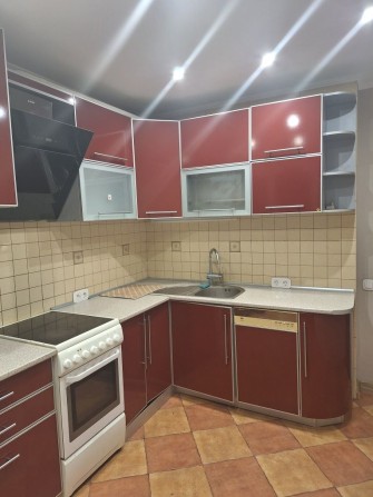 Сдам реальную с капремонтом 2 кв в новострое м.Победы 1 мин. - фото 1