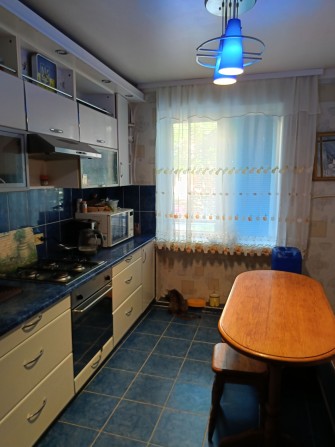 Продам 3 квартиру, з автономним газовим опаленням,  1 поверх, в місті. - фото 1