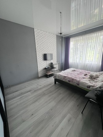 Продам трикімнатну квартиру з автономним опаленням, гаражем та сараєм - фото 1