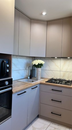 Продам 3 кімнатну квартиру  з ремонтом меблями та технікою - фото 1