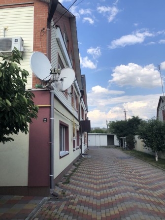 Продає власник сучасну нову квартиру2007закрита тихий двір м.Бердичів - фото 1