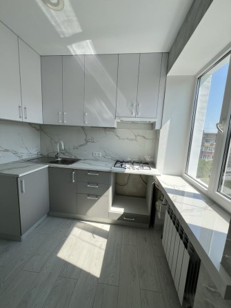 Продам квартиру з новим якісним сучасним ремонтом - фото 1
