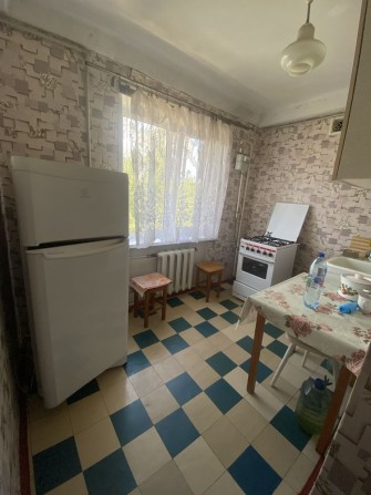 Продаётся 2х-комнатная, улица Чиженка, все окна пластиковые - фото 1