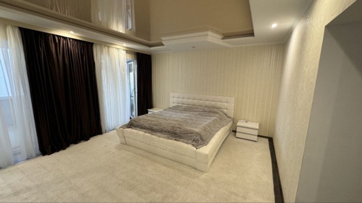 Продам 3 комн 117м 9 микр 3 этаж Кирпичный дом - фото 1