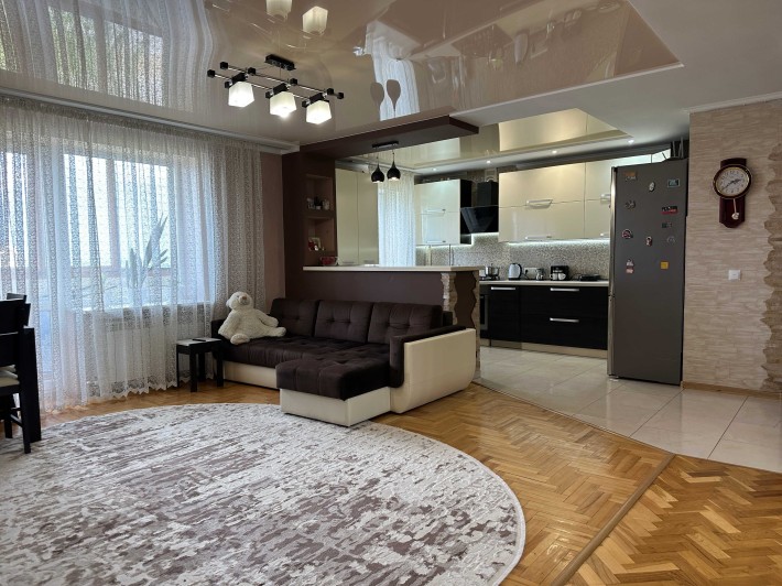 Продам 3-ох кімнатну студію - фото 1