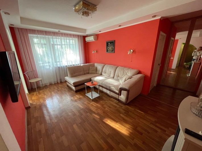 Власна З-кімнатна квартира в затишному районі з ремонтом - фото 1