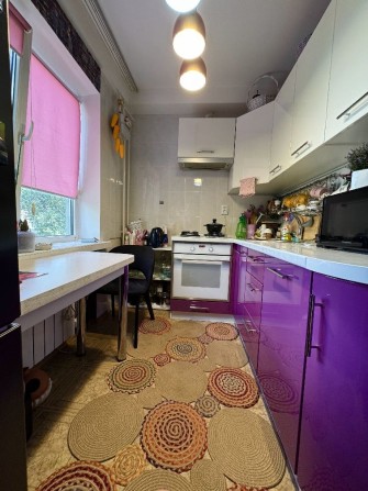Продам уютный 2 комнатную квартиру в Центре. 8-го Марта. - фото 1