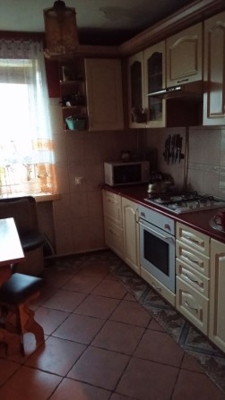 Продам трикімнатну квартиру - фото 1
