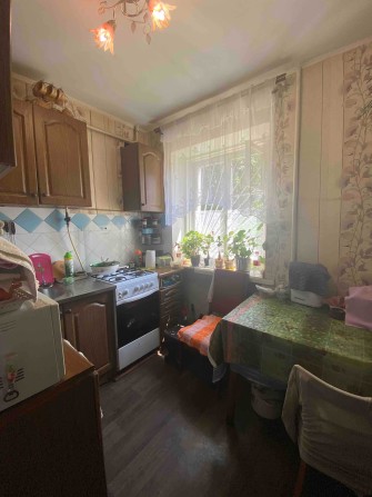 Продам 2 комнатную квартиру в самом центре Черноморска - фото 1