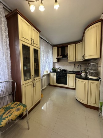 В продаже уютная 3 ка , в спальном районе ! - фото 1