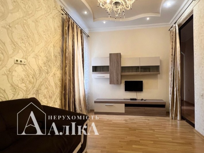 Продам 2-кімнатну квартиру з власним двориком В ЦЕНТРІ - фото 1