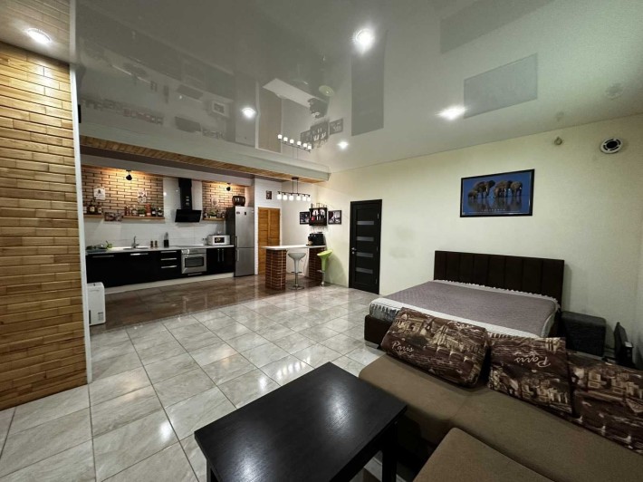Продам 2к квартиру с дизайнерскийм ремонтом в г. Черноморск - фото 1