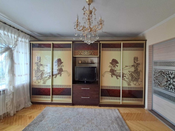 Продам 2-кімнатну квартиру на вул. Героїв України 3 - фото 1