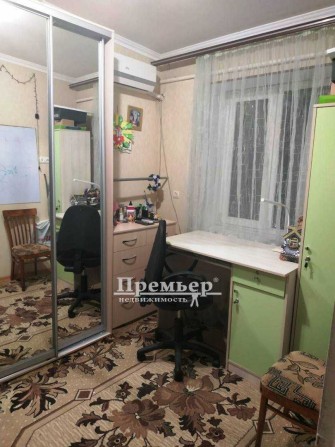 У продажу 2 кімн. комуна в центрі м. Чорноморська - фото 1