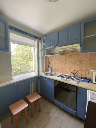 Продам 1 комнатную квартиру с ремонтом и обстановкой - фото 1
