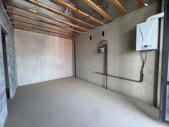 Велика 1-к з балконом! Газове опалення, є штукатурка. Гостомель