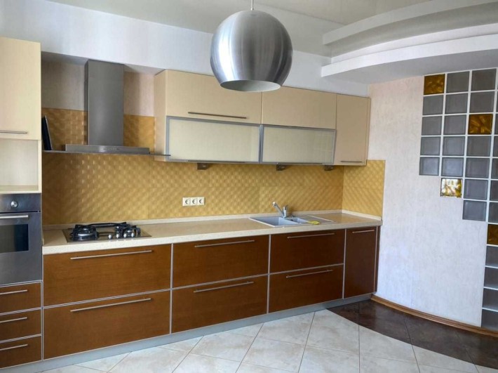 Продам трехкомнатную квартиру в Черноморске, Монолит - фото 1
