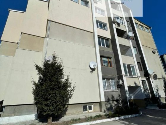 Продам простору 3-кімнатну квартиру.район Смірнова Кам'янець-Подільський