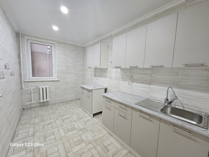 Продам трёхкомнатная квартира в городе Черноморск - фото 1