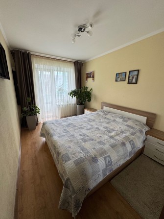 Продам трикімнатну квартиру - фото 1