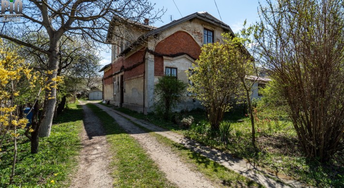 Двохрівнева квартира в особняку з прибудинковою ділянкою. - фото 1