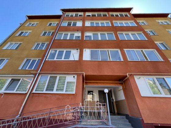 Продам простору 2- кімнатну квартиру!
Новий та обжитий будинок! Кам'янець-Подільський