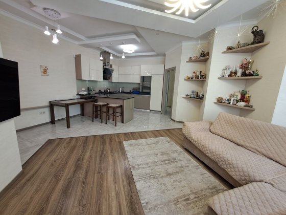 Продам трехкомнатную квартиру у моря Парковая Черноморск