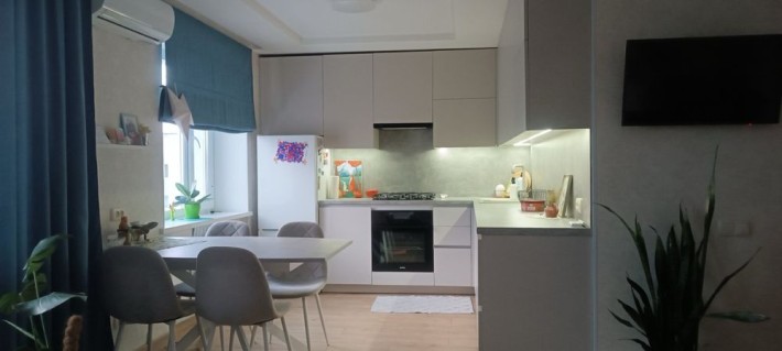 Продам трикімнатну квартиру - фото 1