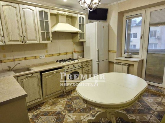 У продажу 3 кімн. простора квартира Черноморск