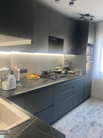 Продам 4-х кім. кв з капремонтом 24 року, на 4-м районі. - фото 1