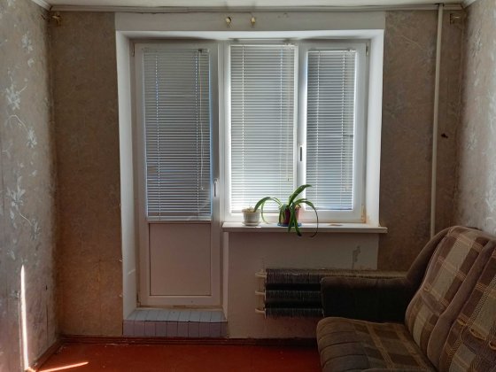 Продам однокімнатну квартиру на 4-му мкрн. Лозовая