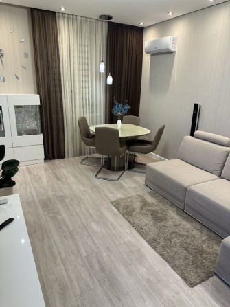 Продам комфортабельную 3-х комнатную квартиру в центре. - фото 1