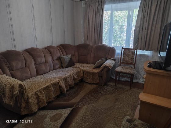 Продам 2 х комнатную квартиру Лозова