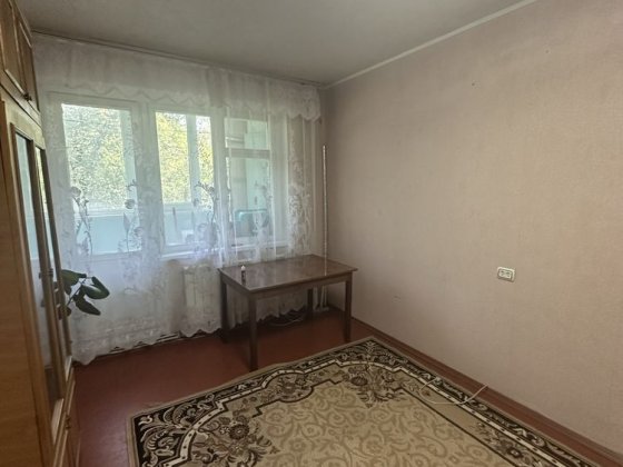 Продам 2-х кімнатну квартиру  в м. Лозова Лозова