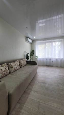 Продам відмінну 2-во кімнатну квартиру. Ворошилівка. Ціну знижено! - фото 1