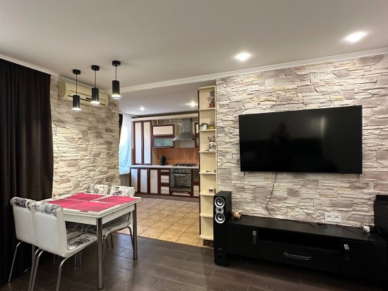 Трикімнатна квартира з меблями та технікою Ювілейний квартал Марганець