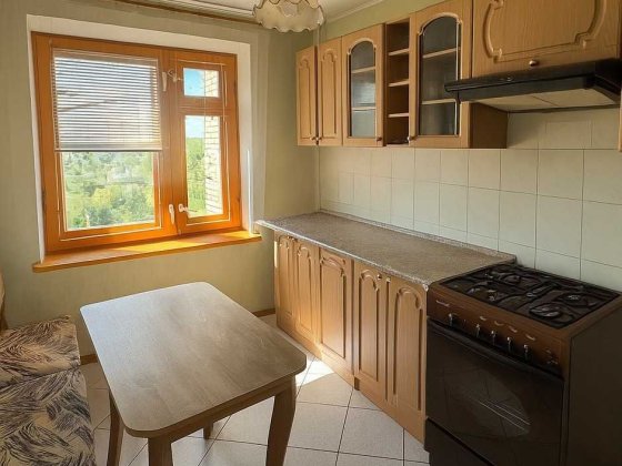 4-кімнатна квартира в центрі 15 мікрорайону