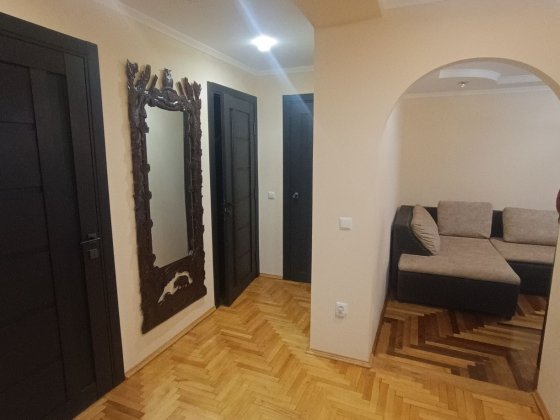 В Продажу ВЕЛИКА 4-х кімн. / КАРПАТІЯ Мукачево