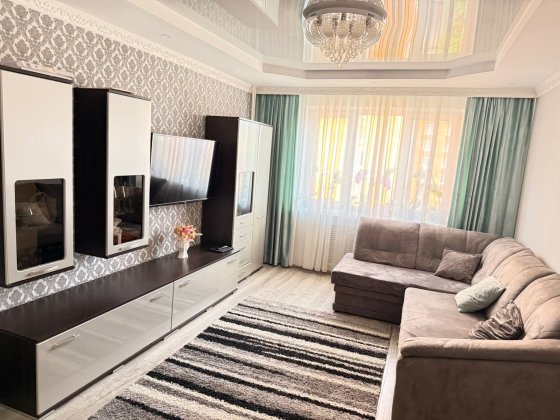 Продається 3 кімнатна квартира з новим ремонтом в центрі міста! Ромны