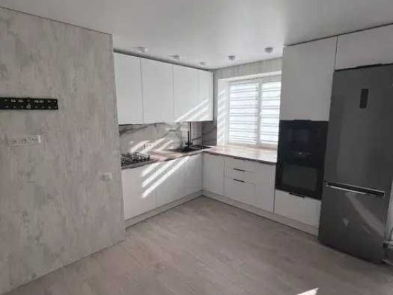 Продам 3-комнатную квартиру Славянск 