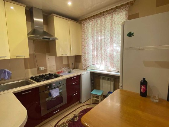 Продам 3-комнатную квартиру с гаражом Славянск 