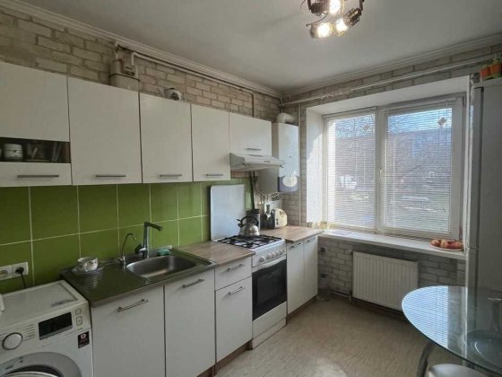 продаж трикімнатної квартири в одному з найкращих районів міста Умань! Умань